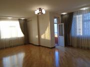 Satılır 3 otaqlı 134 m2 köhnə tikili Elmlər Akademiyası m.