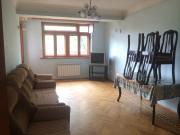 İcarəyə verilir 3 otaqlı 80 m2 köhnə tikili Həzi Aslanov m.