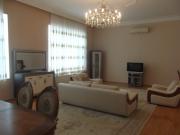 İcarəyə verilir 7 otaqlı 300 m2 həyət evi Badamdar