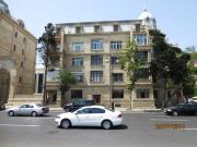 İcarəyə verilir 4 otaqlı 125 m2 yeni tikili Sahil m.