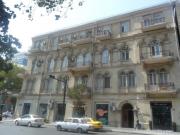 Satılır 4 otaqlı 500 m2 köhnə tikili Sahil m.