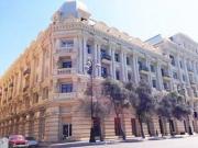 Satılır 4 otaqlı 200 m2 köhnə tikili Sahil m.