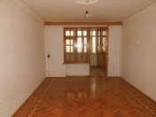 Satılır 3 otaqlı 85 m2 köhnə tikili Elmlər Akademiyası m.