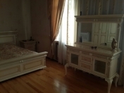Satılır 8 otaqlı 480 m2 həyət evi Koroğlu m.