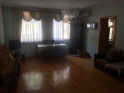 Satılır 5 otaqlı 4664 m2 bağ evi Qaraçuxur