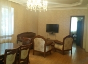 İcarəyə verilir 9 otaqlı 520 m2 həyət evi Montin