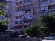 Satılır 2 otaqlı 80 m2 köhnə tikili Elmlər Akademiyası m.