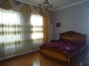 Satılır 4 otaqlı 240 m2 bağ evi Y.Ramana