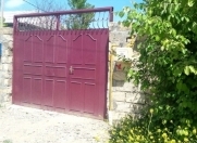 Satılır 4 otaqlı 3 m2 bağ evi Saray