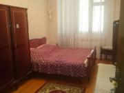 İcarəyə verilir 3 otaqlı 84 m2 köhnə tikili Memar Əcəmi m.