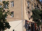 Satılır 2 otaqlı 70 m2 köhnə tikili Bakıxanov