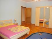 İcarəyə verilir 4 otaqlı 200 m2 yeni tikili Nizami m.