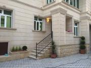 Satılır 5 otaqlı 236 m2 həyət evi İnşaatçılar m.