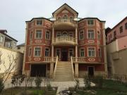 Satılır 10 otaqlı 900 m2 həyət evi Əhmədli