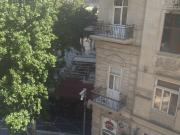 Satılır 4 otaqlı 100 m2 köhnə tikili Sahil m.