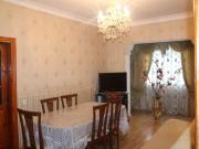 Satılır 8 otaqlı 210 m2 köhnə tikili 8 mkr