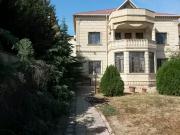 İcarəyə verilir 5 otaqlı 550 m2 həyət evi İnşaatçılar m.