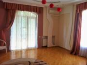 İcarəyə verilir 9 otaqlı 800 m2 həyət evi Gənclik m.