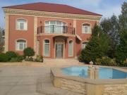 Satılır 8 otaqlı 650 m2 həyət evi Novxanı