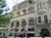 Satılır 4 otaqlı 160 m2 köhnə tikili Sahil m.