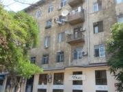 Satılır 4 otaqlı 100 m2 köhnə tikili Sahil m.