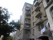 Satılır 3 otaqlı 110 m2 köhnə tikili Nizami m.