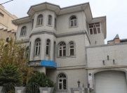 İcarəyə verilir 9 otaqlı 550 m2 həyət evi Gənclik m.