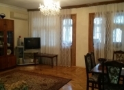 Satılır 3 otaqlı 92 m2 köhnə tikili Ayna Sultanova heykəli