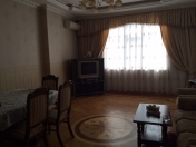 İcarəyə verilir 3 otaqlı 120 m2 yeni tikili Ayna Sultanova heykəli