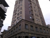 Satılır 4 otaqlı 160 m2 yeni tikili Axundov bağı