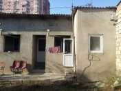 Satılır 1 otaqlı 25 m2 həyət evi İnşaatçılar m.
