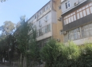 Satılır 4 otaqlı 105 m2 köhnə tikili İnşaatçılar m.