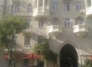 Satılır 3 otaqlı 56 m2 köhnə tikili Axundov bağı