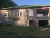 Satılır 4 otaqlı 242 m2 bağ evi Qax