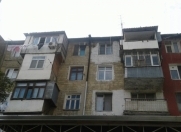 Satılır 4 otaqlı 95 m2 köhnə tikili İnşaatçılar m.