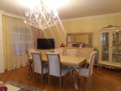 Satılır 4 otaqlı 110 m2 köhnə tikili İnşaatçılar m.