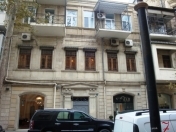 İcarəyə verilir 4 otaqlı 150 m2 köhnə tikili Sahil m.