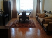 Satılır 3 otaqlı 115 m2 köhnə tikili İqtisadiyyat Universiteti