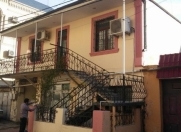 İcarəyə verilir 6 otaqlı 200 m2 həyət evi Gənclik m.
