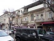 İcarəyə verilir 3 otaqlı 100 m2 köhnə tikili İçəri Şəhər m.