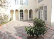 İcarəyə verilir 9 otaqlı 300 m2 həyət evi Caspian Shopping Center