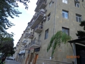İcarəyə verilir 4 otaqlı 100 m2 köhnə tikili Sahil m.