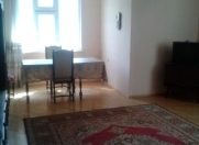 Satılır 4 otaqlı 130 m2 köhnə tikili Elmlər Akademiyası m.