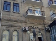 Satılır 2 otaqlı 44 m2 köhnə tikili Four Seasons otel