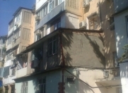 Satılır 4 otaqlı 102 m2 köhnə tikili İnşaatçılar m.