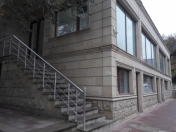 İcarəyə verilir 10 otaqlı 340 m2 obyekt Memar Əcəmi m.