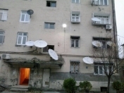 Satılır 4 otaqlı 100 m2 köhnə tikili Şəki