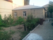 Satılır 3 otaqlı 90 m2 həyət evi Şüvəlan Park ticarət mərkəzi