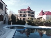 Satılır 9 otaqlı 900 m2 bağ evi Novxanı