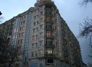 İcarəyə verilir 4 otaqlı 200 m2 yeni tikili Sahil m.